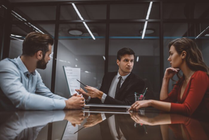A mediator guiding a couple toward resolution during a New Jersey divorce mediation session.