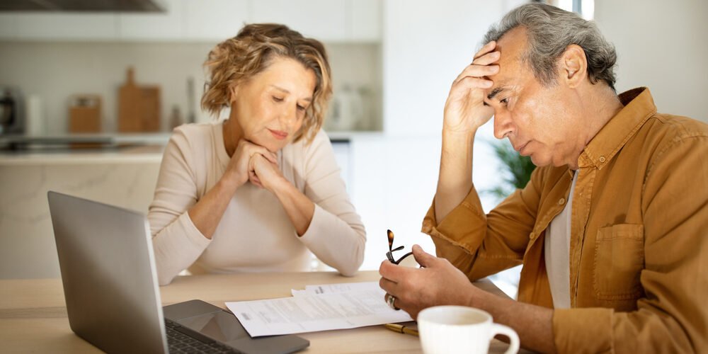 Financial advisor explaining retirement account division to a couple during a divorce.